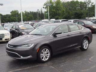 Used 2016 Chrysler 200 Limited in Austintown, Ohio