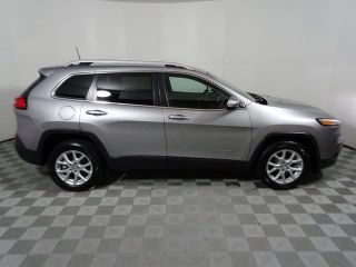 Used 2017 Jeep Cherokee Latitude in Farmington Hills, Michigan