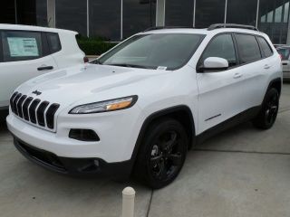 Used 2016 Jeep Cherokee Latitude in Irvine, California