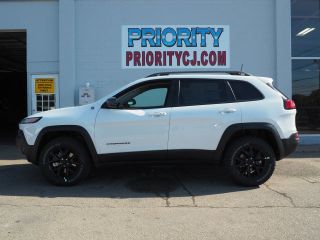 Used 2018 Jeep Cherokee Trailhawk in Salisbury, Massachusetts