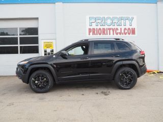 Used 2018 Jeep Cherokee Trailhawk in Salisbury, Massachusetts
