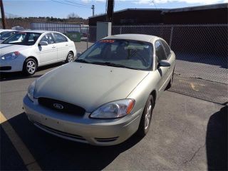 Used 2005 Ford Taurus SEL in Fitchburg, Massachusetts