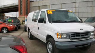 Used 2000 Ford Econoline E-250 in Olathe, Kansas