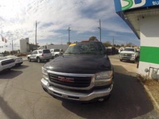 Used 2005 GMC Sierra 2500HD SLE in Greencastle, Indiana