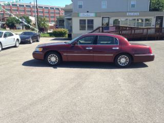 Used 2002 Lincoln Town Car Signature in Fort Wayne, Indiana