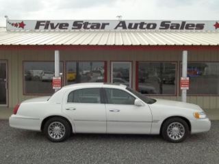 Used 2002 Lincoln Town Car Signature in Hermiston, Oregon