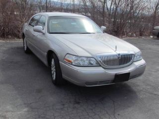 Used 2003 Lincoln Town Car Signature in Scranton, Pennsylvania