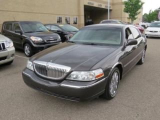 Used 2005 Lincoln Town Car Signature Limited in Detroit, Michigan