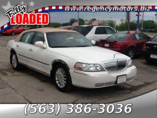 Used 2003 Lincoln Town Car Signature in Davenport, Iowa