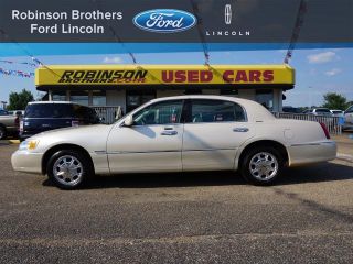Lincoln Town Car Signature 2001