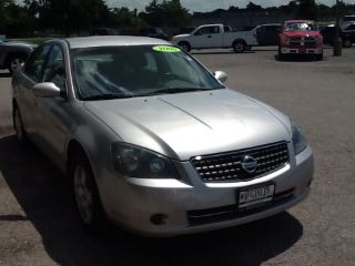 Used 2005 Nissan Altima in Highland, Illinois