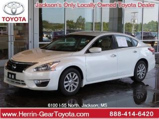 Used 2014 Nissan Altima SV in Jackson, Mississippi