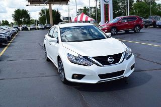 Used 2017 Nissan Altima SR in Davenport, Iowa