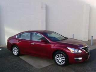 Used 2015 Nissan Altima S in Cincinnati, Ohio