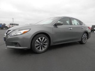 Used 2017 Nissan Altima SV in Watseka, Illinois
