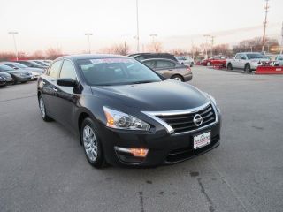 Used 2015 Nissan Altima S in Columbia, Missouri
