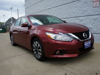 Used 2016 Nissan Altima SV in Mentor, Ohio