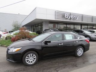 Used 2017 Nissan Altima S in Louisville, Kentucky