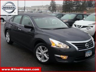Used 2014 Nissan Altima SV in Maplewood, Minnesota