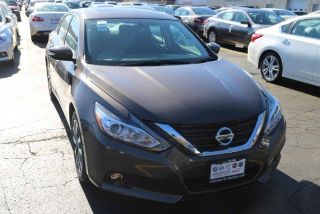 Used 2017 Nissan Altima SV in Evanston, Illinois