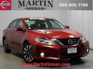 Used 2016 Nissan Altima SV in Skokie, Illinois