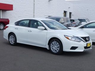 Used 2017 Nissan Altima S in Inver Grove Heights, Minnesota