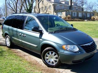 Used 2006 Chrysler Town & Country Touring in Leesburg, Virginia