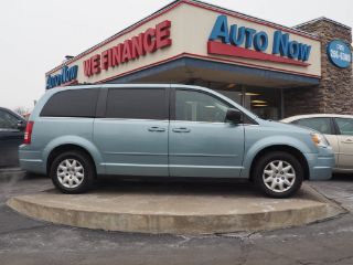 Used 2009 Chrysler Town & Country LX in Topeka, Kansas