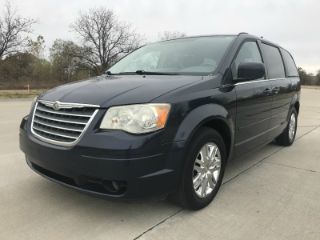 Used 2008 Chrysler Town & Country Touring in Lewisville, Texas