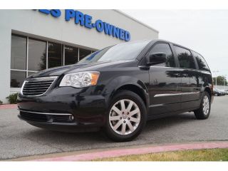 Used 2014 Chrysler Town & Country Touring in Lewisville, Texas