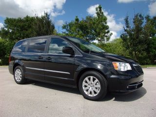 Used 2015 Chrysler Town & Country Touring in Pompano Beach, Florida