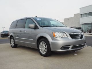 Used 2016 Chrysler Town & Country Touring in Woodhaven, Michigan