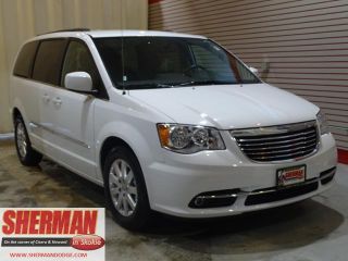 Used 2016 Chrysler Town & Country Touring in Skokie, Illinois
