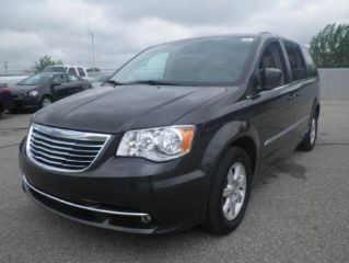 Used 2012 Chrysler Town & Country Touring in Overland Park, Kansas