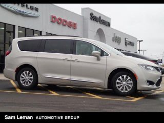 Used 2017 Chrysler Pacifica Touring-L in Bloomington, Illinois
