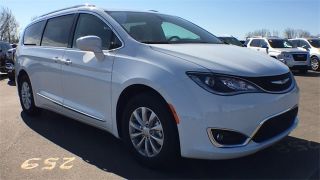 Used 2018 Chrysler Pacifica Touring-L in Grandville, Michigan