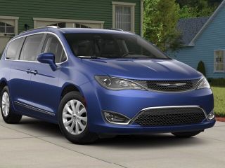 Used 2018 Chrysler Pacifica Touring-L in Amityville, New York