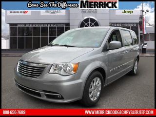 Used 2014 Chrysler Town & Country Touring in Wantagh, New York