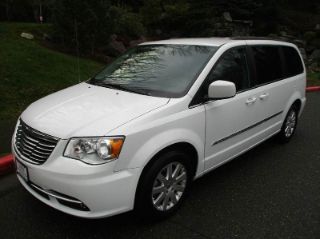 Used 2014 Chrysler Town & Country Touring in Kirkland, Washington