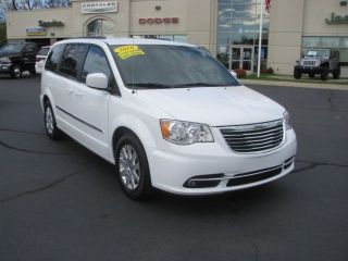 Used 2016 Chrysler Town & Country Touring in Branford, Connecticut