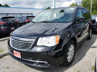 Used 2016 Chrysler Town & Country Touring in Painesville, Ohio