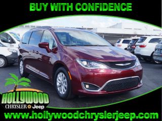 Used 2017 Chrysler Pacifica Touring-L in Hollywood, Florida