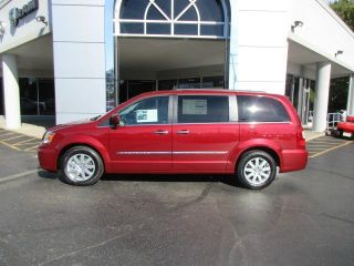Used 2016 Chrysler Town & Country Touring in Heath, Ohio