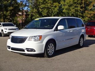 Used 2016 Chrysler Town & Country Touring in Lake Orion, Michigan
