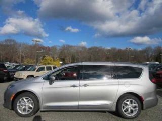 Used 2017 Chrysler Pacifica Touring-L in Port Jefferson Station, New York