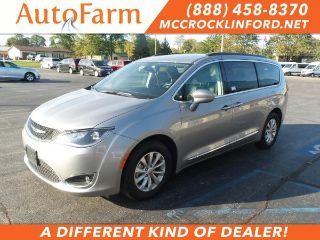 Used 2017 Chrysler Pacifica Touring-L in Middletown, Indiana