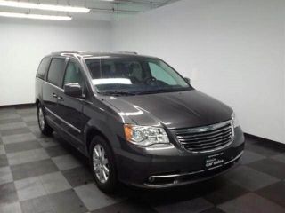 Used 2016 Chrysler Town & Country Touring in Saint Louis, Missouri