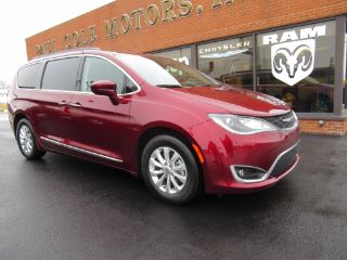 Used 2017 Chrysler Pacifica Touring-L in Fostoria, Ohio