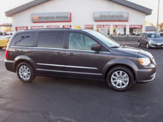 Used 2015 Chrysler Town & Country Touring in Saint Cloud, Minnesota