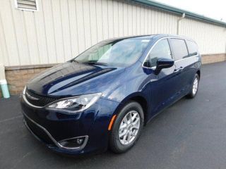 Used 2017 Chrysler Pacifica Touring in Avon, New York